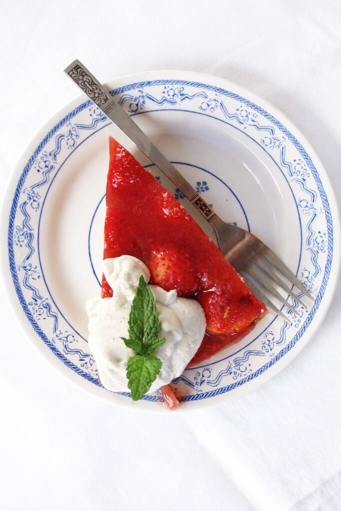 Spongecake with Strawberries (Vegan, Gluten-free) 4 Close-up of vegan strawberries spongecake with glossy strawberry topping