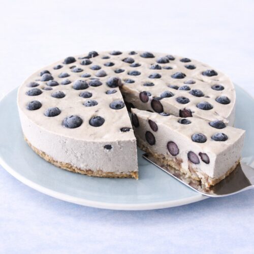 Vanille Blaubeer Nix Backen Torte Rezept nangeschnitten neu