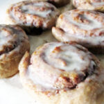 Zimtschnecken mit zuckerfreier Glasur (Vegan, Glutenfrei) 7 Vegan Glutenfrei Fruchtgesuesste Zimt Schnecken Rezept