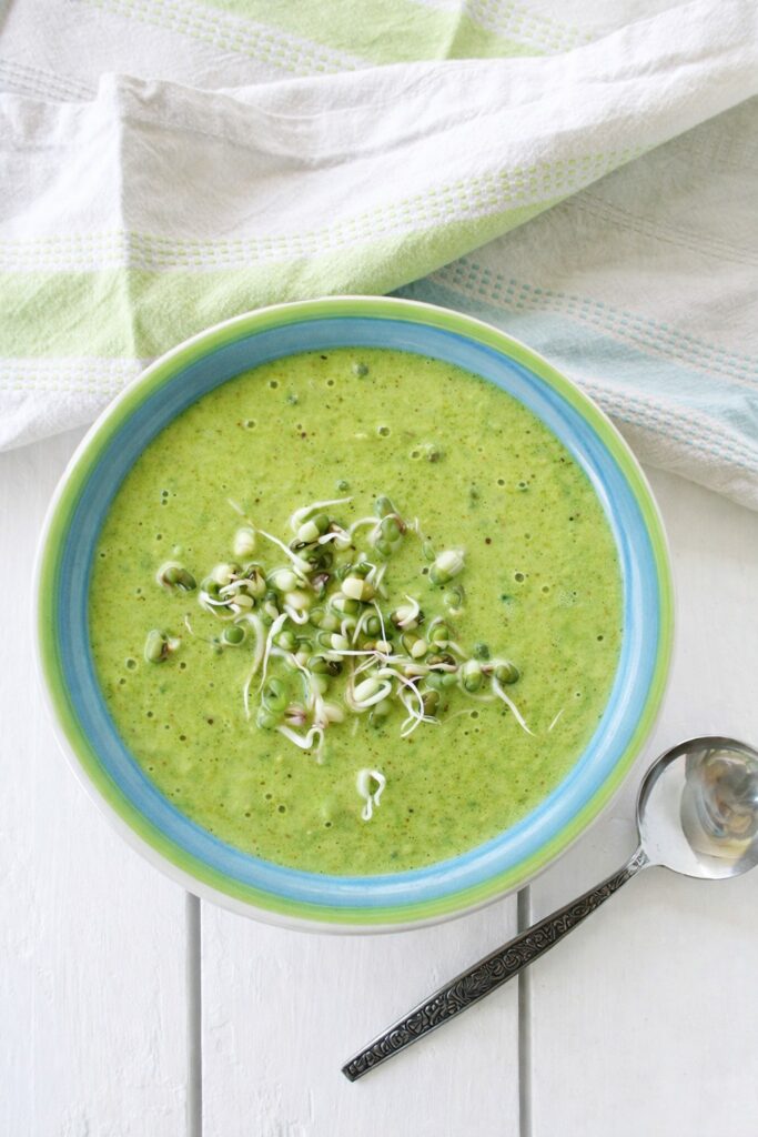 Cauliflower curry soup with a creamy texture and fresh sprouts