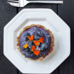 No Bake Mini Blueberry Cakes (Vegan, Gluten-free, Oil-free) 8 Vegane Glutenfreie Fruchtgesuesste Nix Backen Blaubeer Mini Kuchen Rezept 1 1