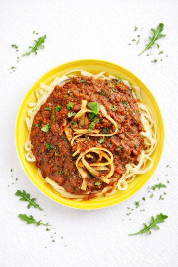 vegane fettuccine tomatensauce hochformat