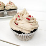 Nussmilch-Mehl Schokoladen Muffins mit Vanille Creme Häubchen (Vegan, Glutenfrei, Ohne Kristallzucker) 9 Vegane Glutenfreie Milchfreie Eifreie Nuss Milch Mehl Schokoladen Muffins Mit Vanille Creme Haeubchen Ohne Soja Ohne Zucker Rezept 4 1