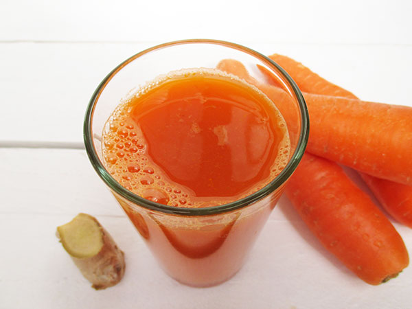 The Vegan Monster Optimum 700 Cold Press Juicer Test Review - Carrot Ginger Juice Recipe