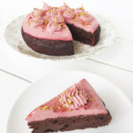 Pink Chai Chocolate Cake (Vegan, Gluten-free, No Dates) 9 05 Veganer Glutenfreier Pink Chai Schokoladen Kuchen Rezept 1