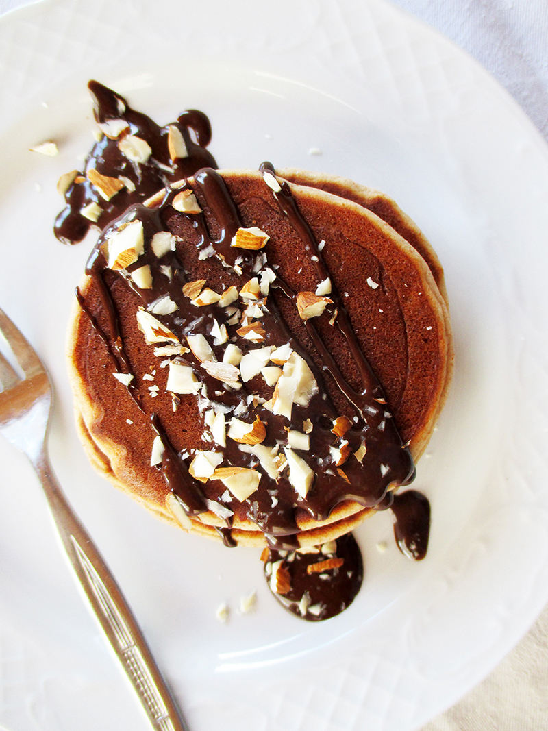 Vegan and gluten-free Mini Almond Pancakes