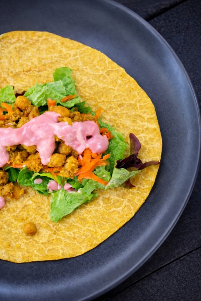 Pumpkin wraps without oil – vegan and gluten-free wraps with chickpeas and salad