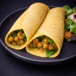 Pumpkin Wraps with Spicy Chickpeas (Vegan, Gluten-free, No Added Oil) 8 kuerbis wraps vegan glutenfrei fuellung detail hochformat 3