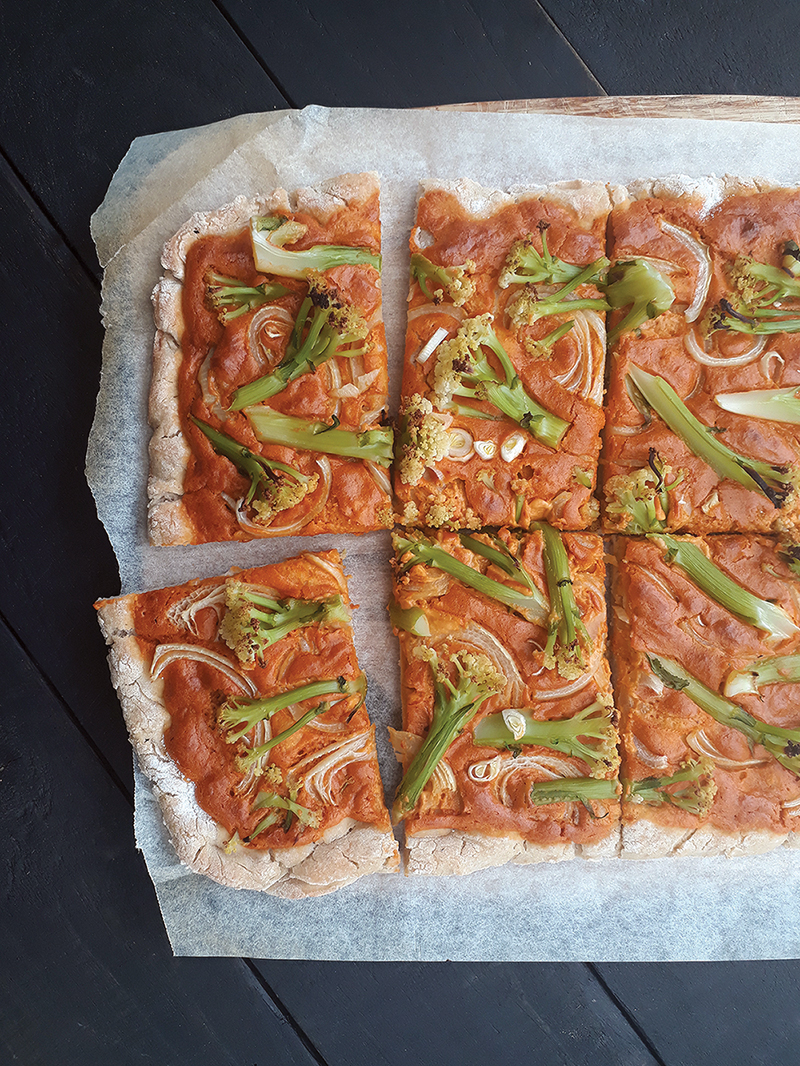 Vegane Glutenfreie Pizza mit Rauchiger Cashew Paprika Sosse Ohne Tomate Rezept
