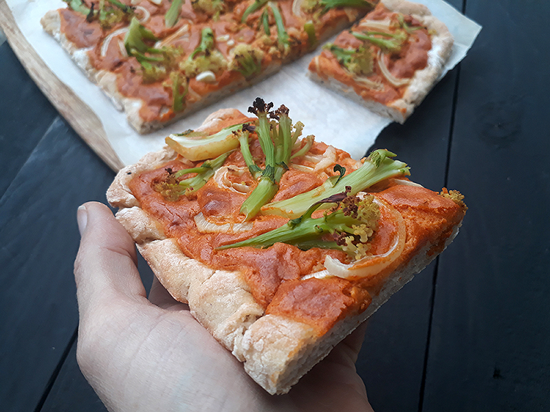Vegane Glutenfreie Pizza mit Rauchiger Cashew Paprika Sosse Ohne Tomate Rezept