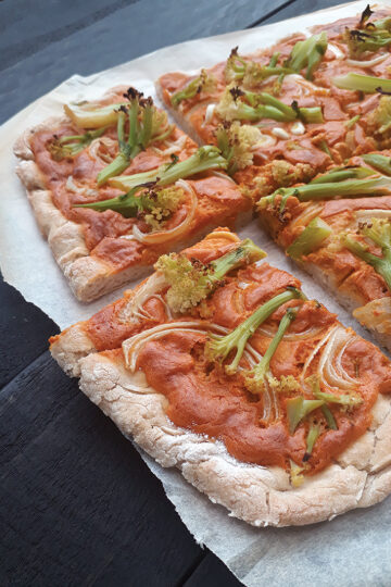 Vegane Glutenfreie Pizza mit Rauchiger Cashew Paprika Sosse Ohne Tomate Rezept 3 1