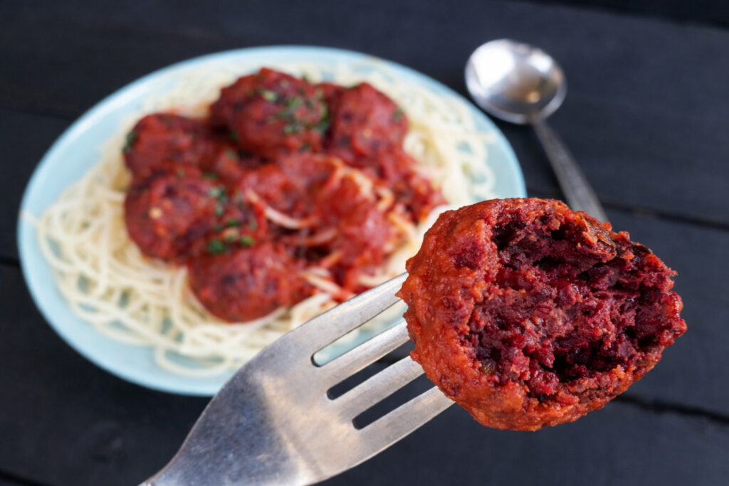 Rezeptbild für vegane glutenfreie Buchweizen und Rote Bete Fleischbällchen ohne Soja
