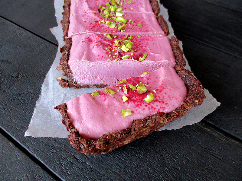 Raw and vegan Raspberry Chocolate Tart