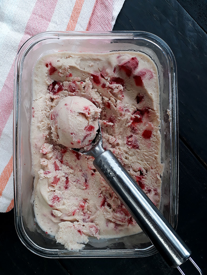 Erdbeer Eis Creme Fruchtgesuesst Vegan Rezept